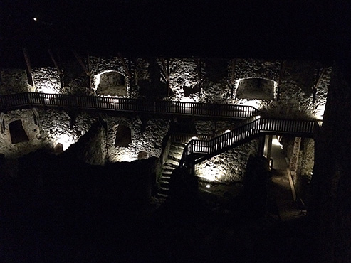 Raaseporin linnan valaistus, Lights On!, Metsähallitus, 2017 (julkisivukuva: Ilkka Nissilä)